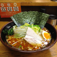 「辛しとんこつラーメン(味噌味)¥880＋中盛¥100」@横浜ラーメン とんこつ家 鹿島店の写真