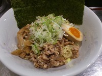 「汁なし隠玉麺\700」@さんじの写真