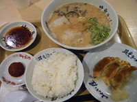 「激辛ラーメン730円・餃子セット250円=980円」@筑豊ラーメン 山小屋 デオシティ新座店の写真