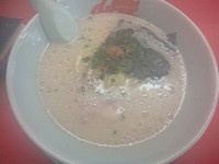 「朝ラーメン390円、麺硬め味濃いめ脂多め」@ラーメン山岡家 沼津柿田川店の写真