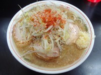 「小ブタ（700円）ヤサイニンニクトウガラシ少し」@ラーメン二郎 鶴見店の写真