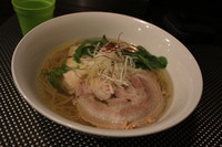 「青森地鶏塩らーめん」@Bee Hiveの写真