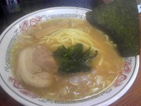 「弟らーめん(ミニ)　麺硬め、少なめ、にんにく多め　600円」@らーめん ◯八の写真