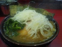 「ラーメン並・全部普通640円+玉ねぎ60円」@環2家の写真