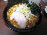 「辛とんラーメン（大盛）」@横浜家系ラーメン まくり家の写真