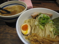 「濃魚つけ麺 醤油（中盛り）」@オリオン食堂の写真