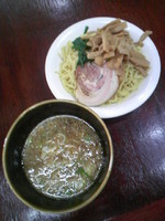 「つけ麺（醤油）７００円+メンマ(ﾎｯﾄﾍﾟｯﾊﾟｰｸｰﾎﾟﾝ」@ラーメン 暫 弐番館の写真