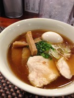 「味玉入り追い鰹中華そば」@らぁ麺 やまぐちの写真