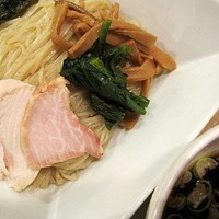 「焼き干し醤油つけ麺　880円」@Bee Hiveの写真