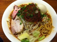 「辛マーラー麺+味玉」@麺 一直の写真