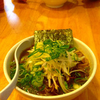 「鶏パイタン 焼き干しラーメン700円 九条ネギ150円 大盛り1」@麺や 福一の写真