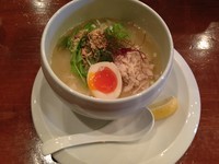 「鶏白湯 名物塩そば」@鶏白湯麺 蔭山 高田馬場店の写真