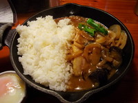 「茄子と豚肉の旨味噌炒めカレー (大盛・温玉）」@野菜を食べるカレー campexpress エミオ所沢店の写真
