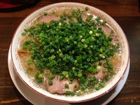 「屋台チャーシュー＋ネギ増し＋替え玉（バリカタ）」@博多屋台の写真