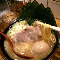 「ラーメン 並 340円（OPEN記念半額+ 太龍盛 250円」@濃厚豚骨醤油ラーメン 太龍軒 田町店の写真