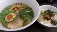 「ランチA(香味徳ラーメン+豚丼)_700円」@牛骨ラーメン 香味徳の写真