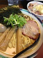 「味玉らぁめん￥９００＋ぶたごはん￥２００」@らぁめん 葉月の写真