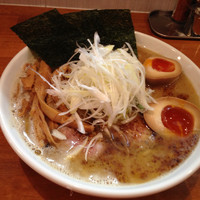 「特製塩ラーメン大盛+チャーシュー+ネギ」@自家製麺 ラーメン慶の写真