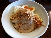 「まぜそばINチーズ＋大盛り　700＋100＝800円」@らあ麺 みかみの写真