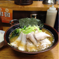 「味噌チャーシュー(中盛)＋キャベツ」@横浜ラーメン とんこつ家 鹿島店の写真