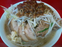 「小ブタラーメン カレー ニンニク少し」@ラーメン 学の写真