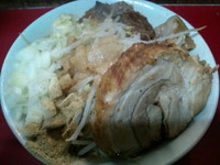 「たま小豚ラーメン 巻きチャー アブラ ニンニク少し」@蓮爾 登戸店の写真