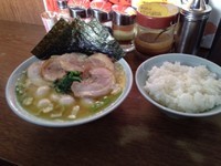 「チャーシューめん・うずら・ ライス小」@ラーメン壱六家 磯子本店の写真