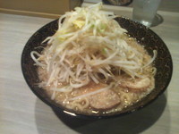 「らーめん（野菜ちょい増し）」@ラーメン大 ○虎の写真