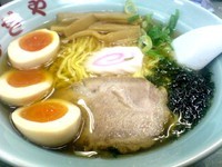 「特製 支那そば+味玉(650円+100円)」@らーめん専門 旨麺 こむぎやの写真