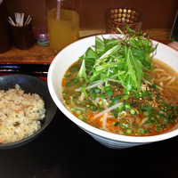 「あったかい岡タンタンそば（中）¥800＋ジューシー¥100」@島食堂かりーの写真