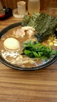 「半熟味玉ラーメン(並)750円　麺カタメ、他フツー」@横浜家系らーめん 二代目 武道家の写真