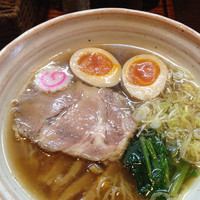 「ラーメン 麺少なめ＋ゆで卵」@麺屋むどうの写真