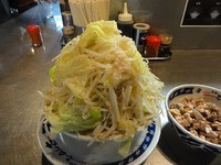 「小ラーメン650円細切れ豚70円　野菜まし/にんにくまし/脂」@らーめん大 蒲田店の写真