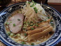 「味噌ラーメン(750円)+大盛り(100円)」@らーめん・つけ麺処 仲々の写真