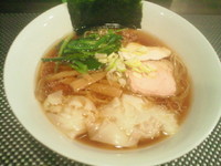 「ワンタン麺(醤油味)(９００円)」@Bee Hiveの写真