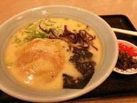 「ぶたを長浜ラーメン680円」@中央自動車道 談合坂SA 上りフードコートの写真