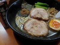 「最強ラーメン　鶏+豚骨+魚介+野菜　700円」@○寅 麺屋 山本流の写真