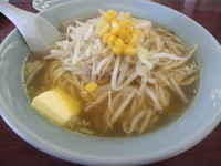 「塩バターラーメン５００円＋餃子500円」@満北亭 都留店の写真