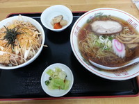 「ランチチャーシュー丼セット　醤油ラーメン（細麺）　８８０円」@海花の写真