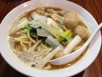 「【1月の限定】シーフードヌードル・中盛り、800円」@中華そば 伝堂の写真