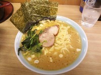 「ラーメン並(650円)+まかない飯(150円)」@奥津家の写真