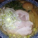 背脂白湯ラーメン、まる特盛り、麺大盛り。