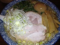 「背脂白湯ラーメン、まる特盛り、麺大盛り。」@らー麺堂 飯馳停の写真