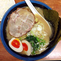 「味付玉子ラーメン＋半ライス（サービス）」@無邪気 自由が丘北口店の写真