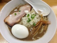 「特濃煮干ソバ(白)＋出汁打込み式味玉＋和え玉」@煮干中華ソバ イチカワの写真