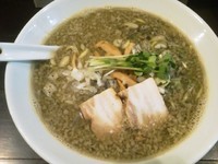 「目黒ブラック煮干しそば」@麺屋 航の写真