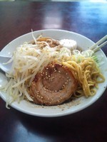 「油そば　大盛り２玉　850円」@えるびすの写真