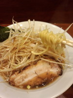 「鶏葱醤油810円＋太麺変更20円」@七麺鳥の写真