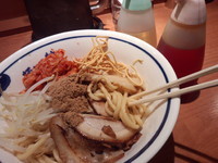 「まぜそば750円＋キムチ(メルマガサービス)」@麺や 葵 日暮里駅前店の写真