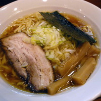 「鶏醤油ラーメン 680円 + 太麺変更 20円」@七麺鳥の写真